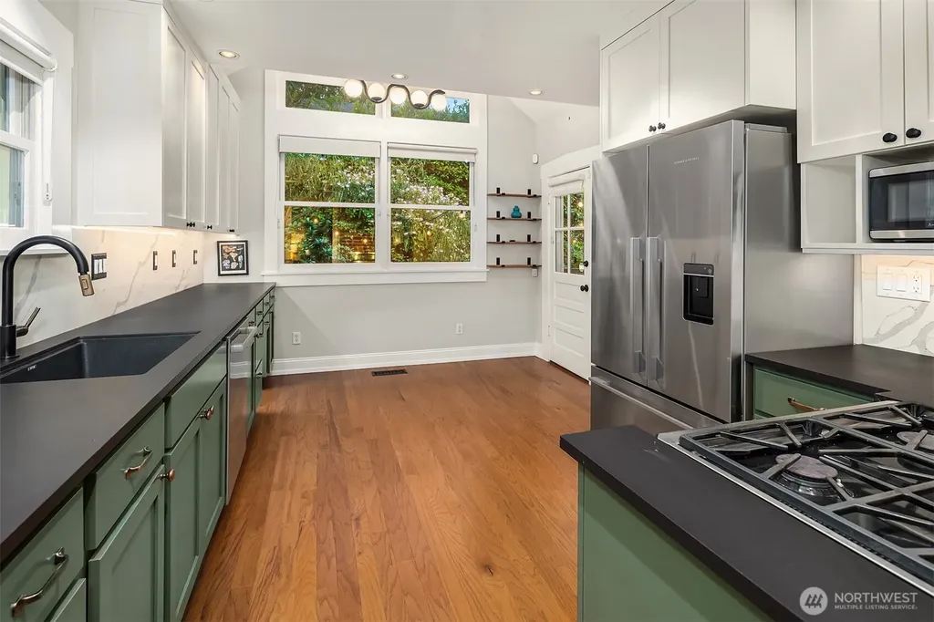 207 25th Avenue Seattle WA 98122