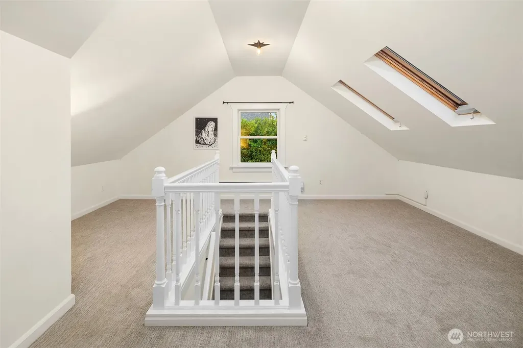 207 25th Avenue Seattle WA 98122