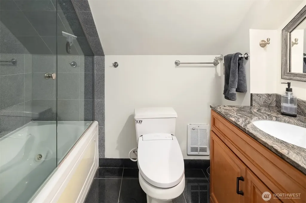 207 25th Avenue Seattle WA 98122