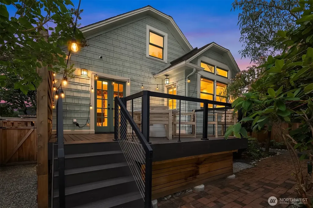 207 25th Avenue Seattle WA 98122