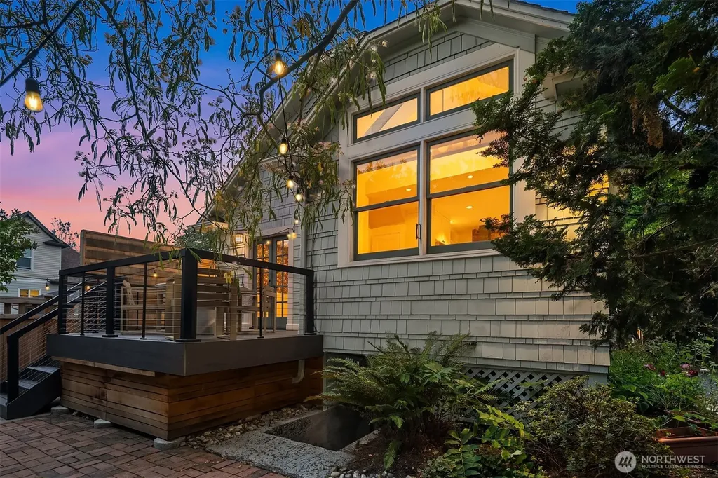 207 25th Avenue Seattle WA 98122