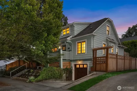 207 25th Avenue Seattle WA 98122