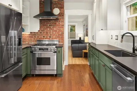 207 25th Avenue Seattle WA 98122