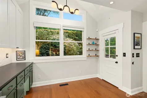 207 25th Avenue Seattle WA 98122