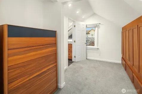 207 25th Avenue Seattle WA 98122