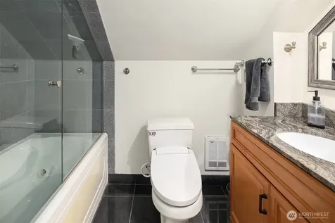 207 25th Avenue Seattle WA 98122