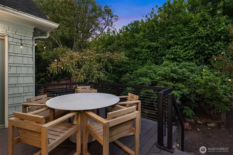 207 25th Avenue Seattle WA 98122