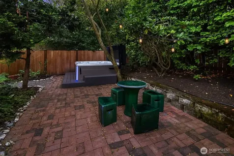 207 25th Avenue Seattle WA 98122