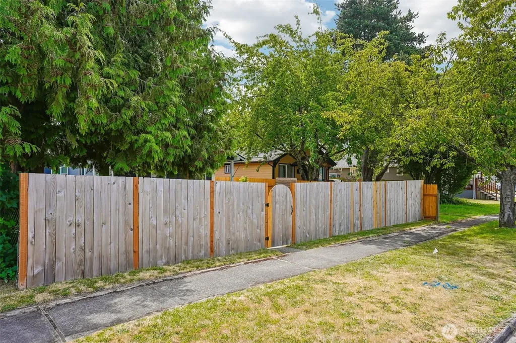 3729 S Cushman Tacoma WA 98418