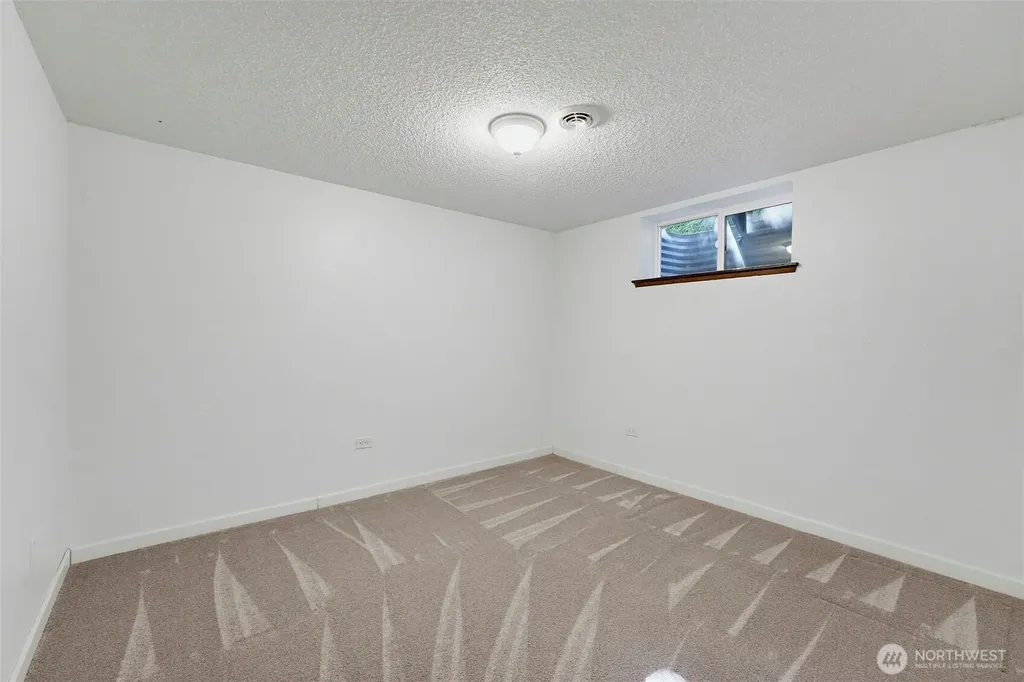 13807 Military Road E Puyallup WA 98374