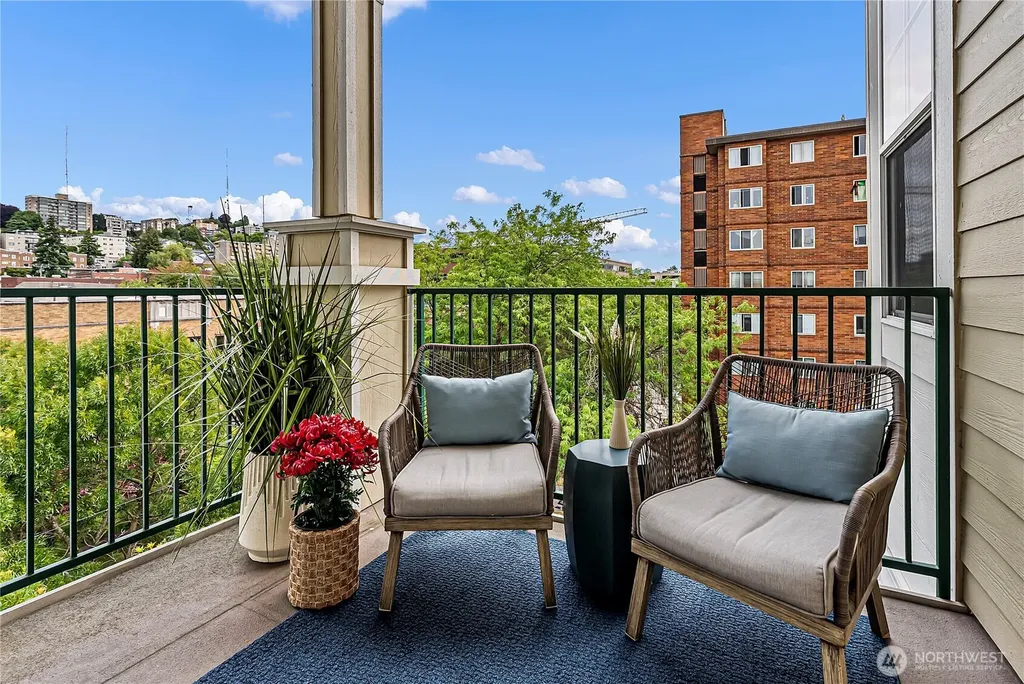 530 4th Avenue W Seattle WA 98119