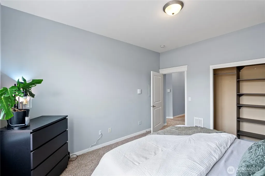 530 4th Avenue W Seattle WA 98119