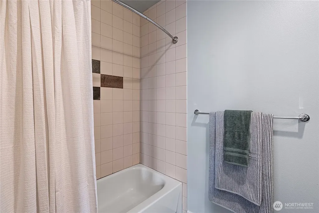 530 4th Avenue W Seattle WA 98119