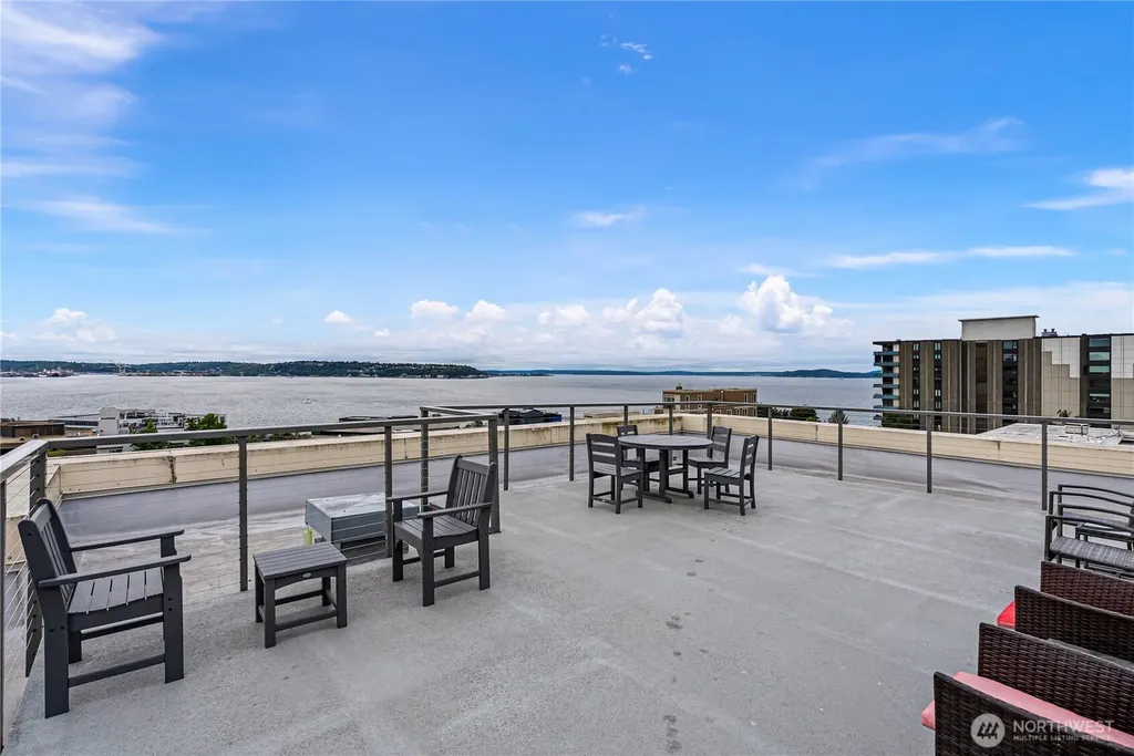 530 4th Avenue W Seattle WA 98119