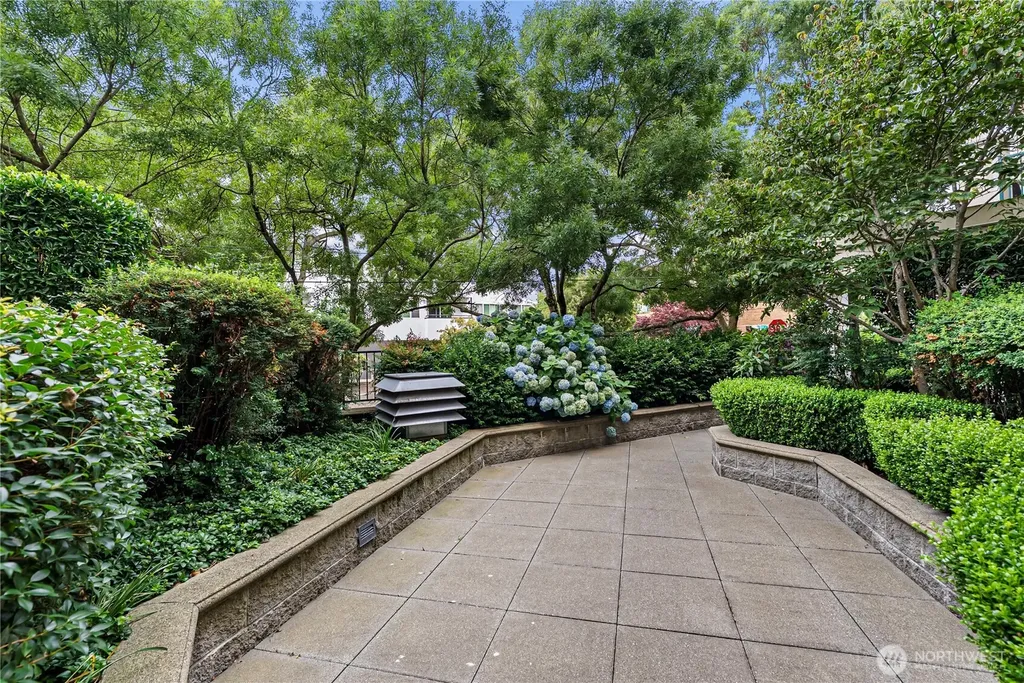 530 4th Avenue W Seattle WA 98119
