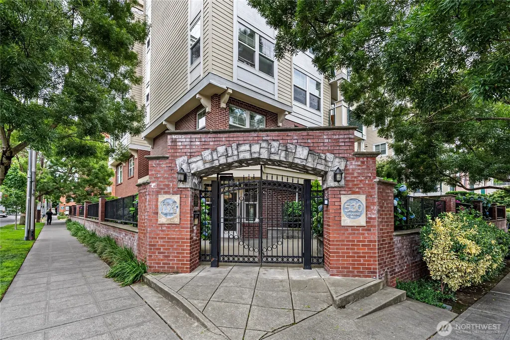 530 4th Avenue W Seattle WA 98119