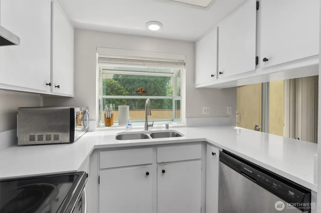 11802 98th Avenue NE Kirkland WA 98034