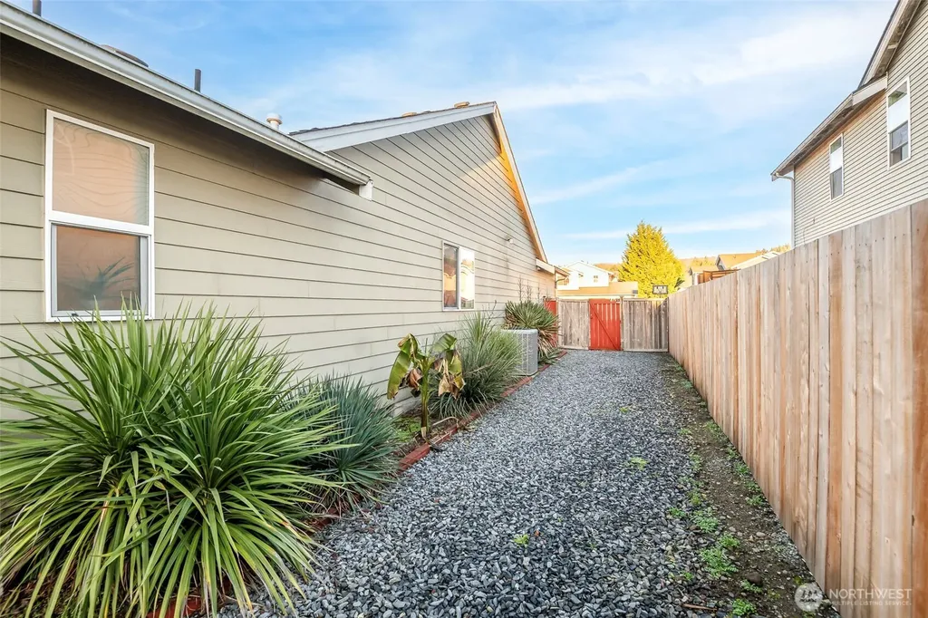 1405 NE Riddell Avenue Orting WA 98360