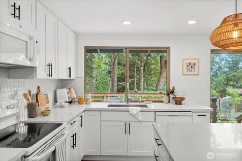 18224 24th Avenue NE Shoreline WA 98155