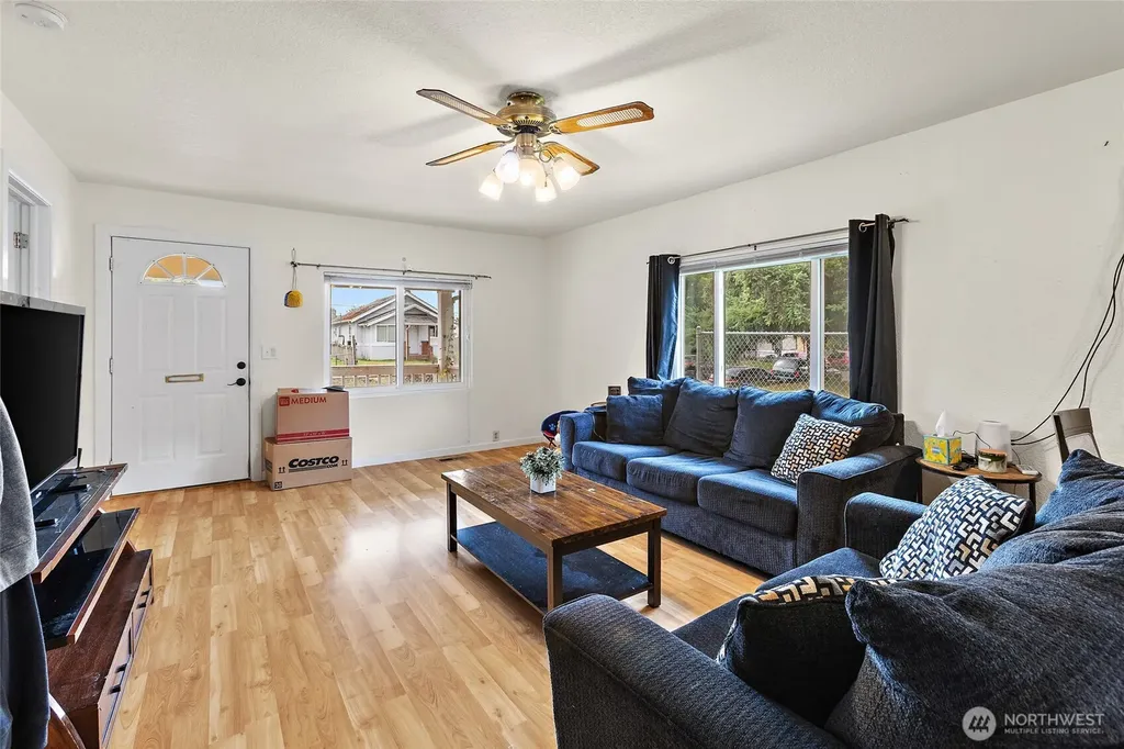 293 17th Avenue Longview WA 98632