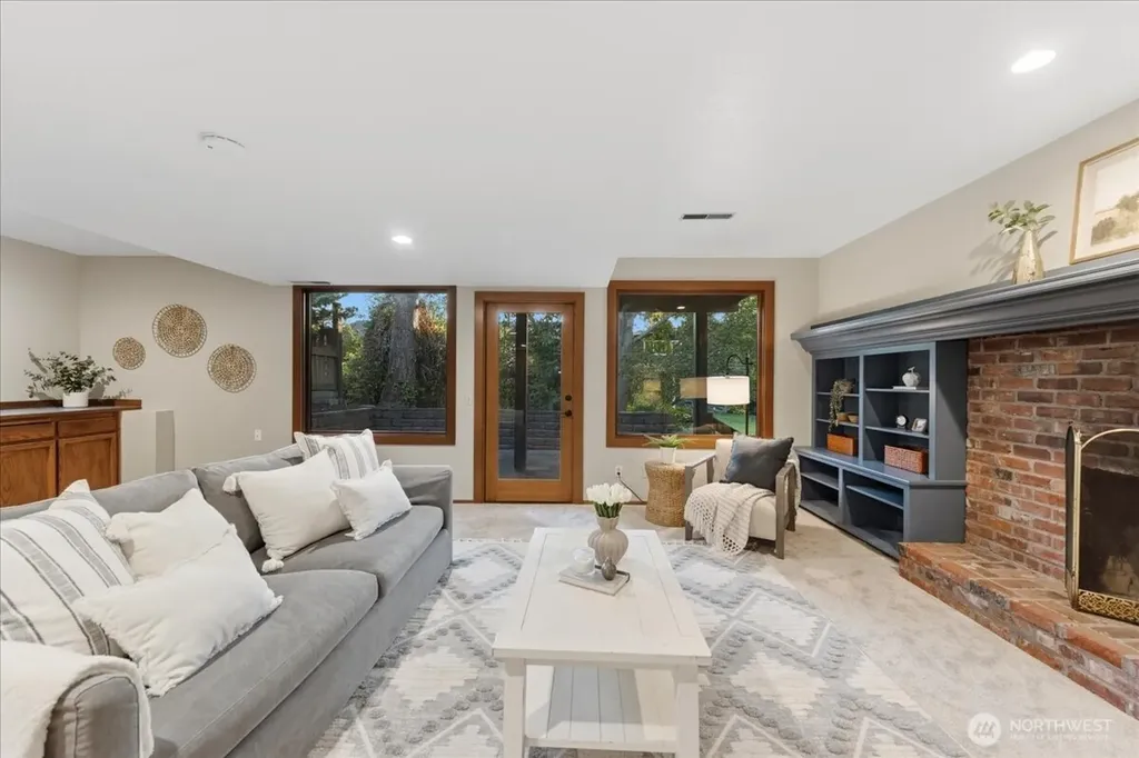 807 7th Avenue N Edmonds WA 98020