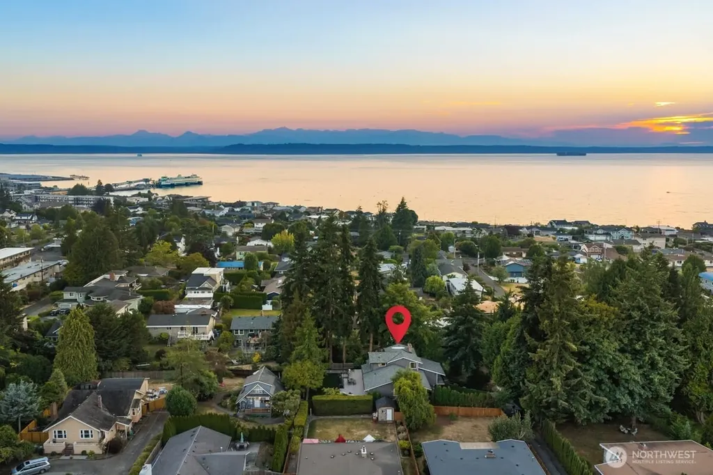 807 7th Avenue N Edmonds WA 98020