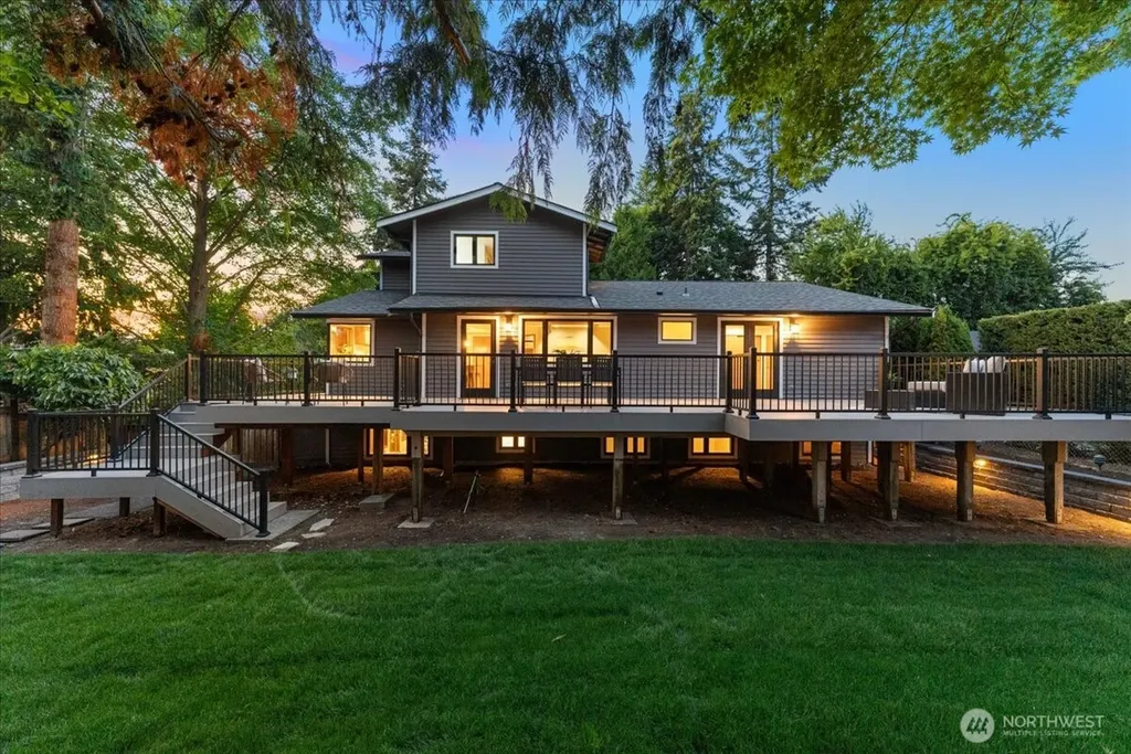 807 7th Avenue N Edmonds WA 98020