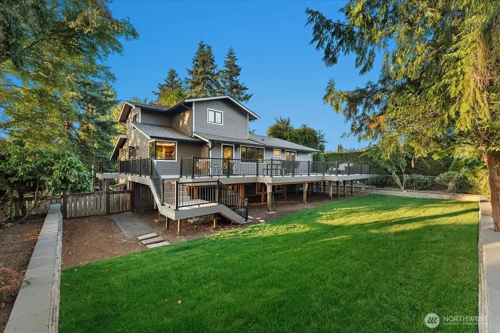 807 7th Avenue N Edmonds WA 98020