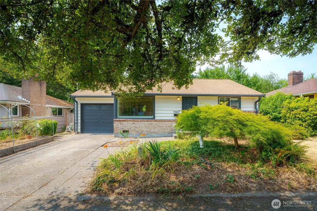 7025 25th Avenue NE Seattle WA 98115