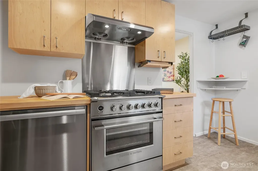 7025 25th Avenue NE Seattle WA 98115