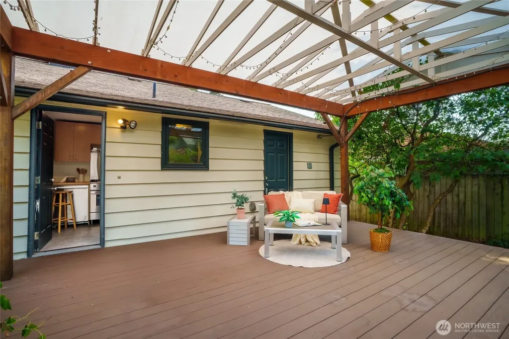 7025 25th Avenue NE Seattle WA 98115