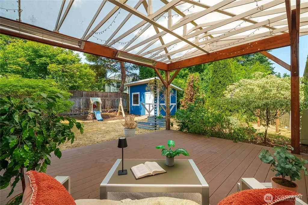 7025 25th Avenue NE Seattle WA 98115