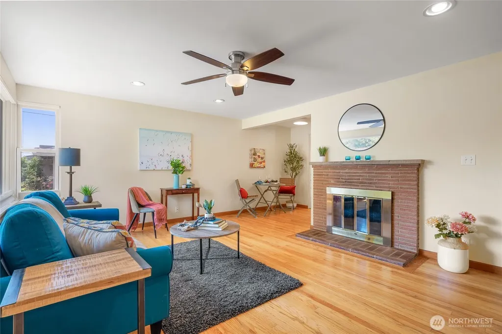 7025 25th Avenue NE Seattle WA 98115