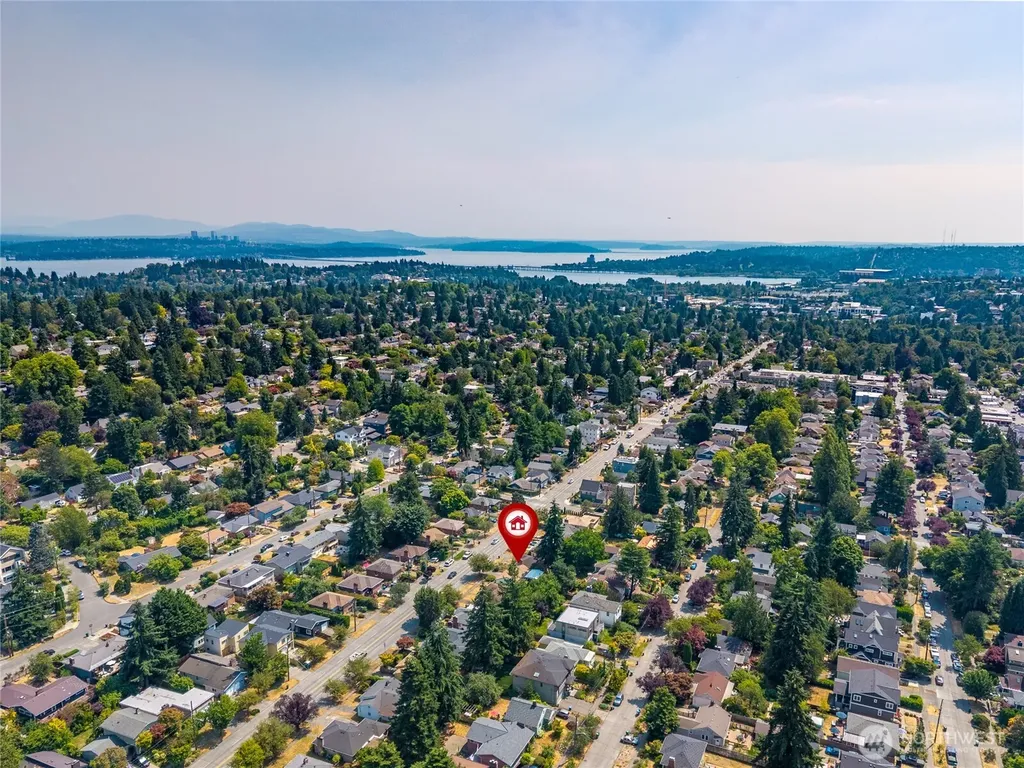 7025 25th Avenue NE Seattle WA 98115