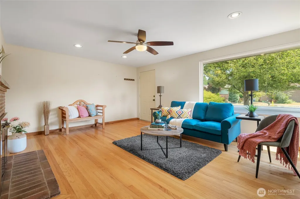 7025 25th Avenue NE Seattle WA 98115