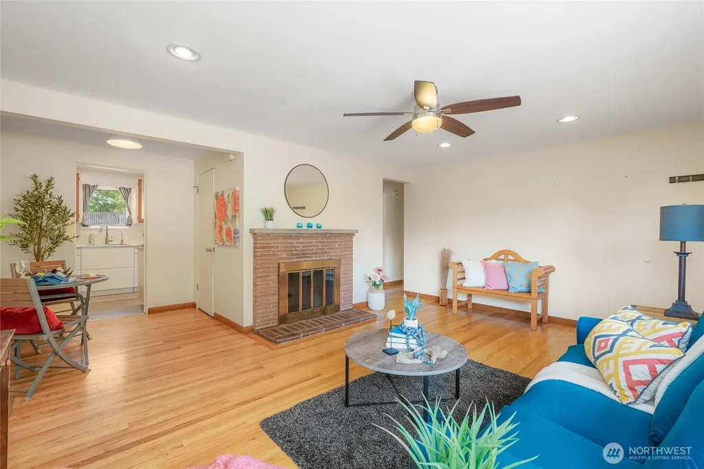 7025 25th Avenue NE Seattle WA 98115