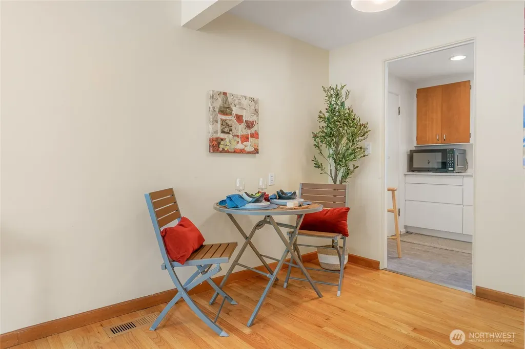7025 25th Avenue NE Seattle WA 98115