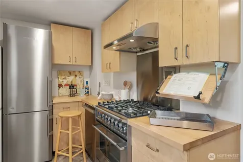7025 25th Avenue NE Seattle WA 98115