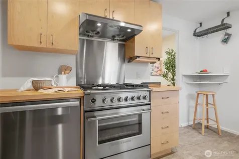 7025 25th Avenue NE Seattle WA 98115