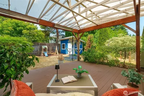 7025 25th Avenue NE Seattle WA 98115