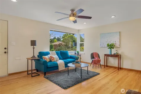 7025 25th Avenue NE Seattle WA 98115
