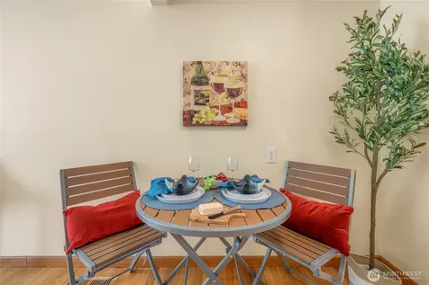 7025 25th Avenue NE Seattle WA 98115