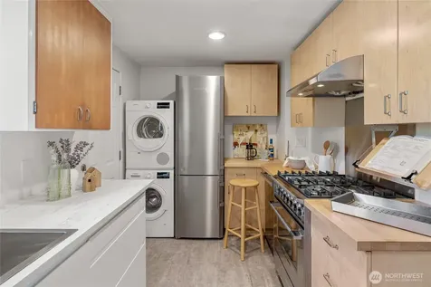 7025 25th Avenue NE Seattle WA 98115
