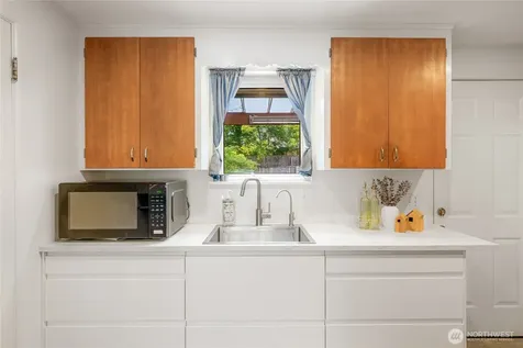 7025 25th Avenue NE Seattle WA 98115