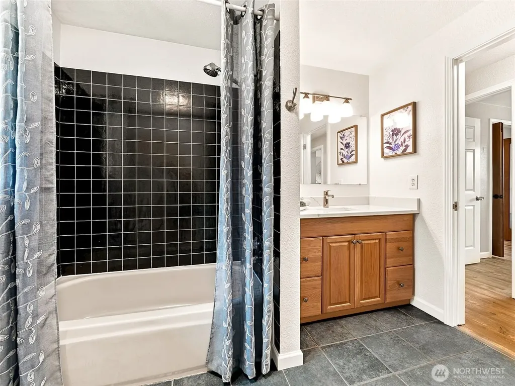 21638 94th Place S Kent WA 98031