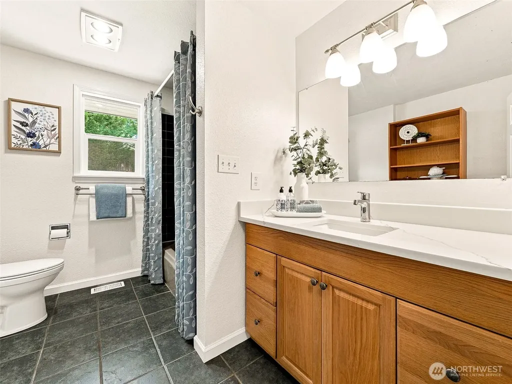 21638 94th Place S Kent WA 98031