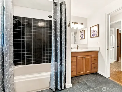 21638 94th Place S Kent WA 98031