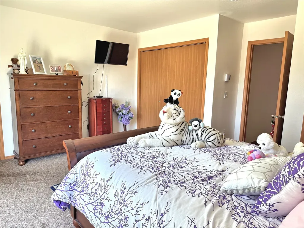 393 Canal Drive NE Ocean Shores WA 98569