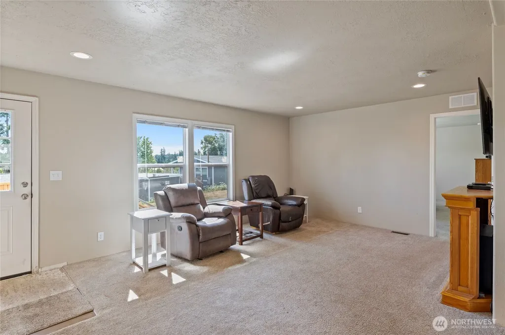 5219 5th Street Bremerton WA 98312