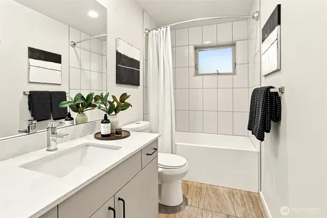 8527 Interlake Avenue N Seattle WA 98103